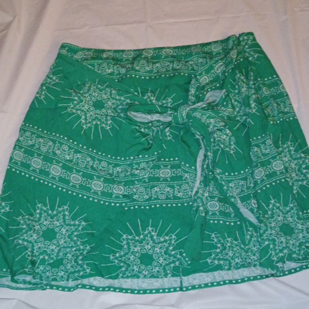 Vici paisley print mini wrap skirt